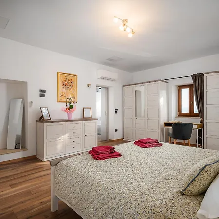 Casa Piccola Leona Holiday home Bijele Zemlje